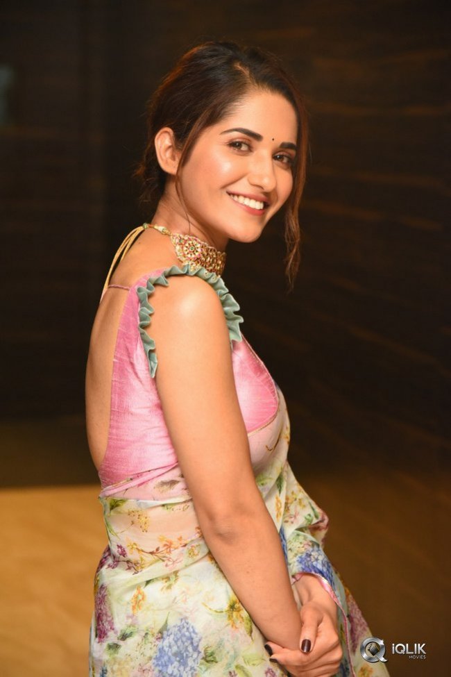 Ruhani-Sharma-at-Hit-Movie-Pre-Release-Event